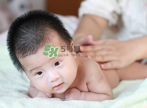 寶寶用爽身粉有危害嗎？爽身粉對(duì)寶寶有什么危害？