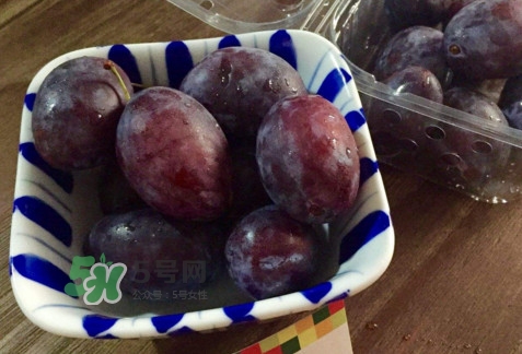 新鮮西梅好吃嗎？新鮮西梅什么味道
