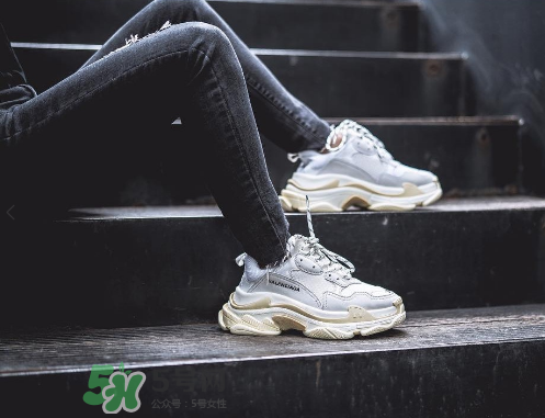 balenciaga triple s上腳效果怎么樣？巴黎世家復(fù)古訓(xùn)練鞋上腳