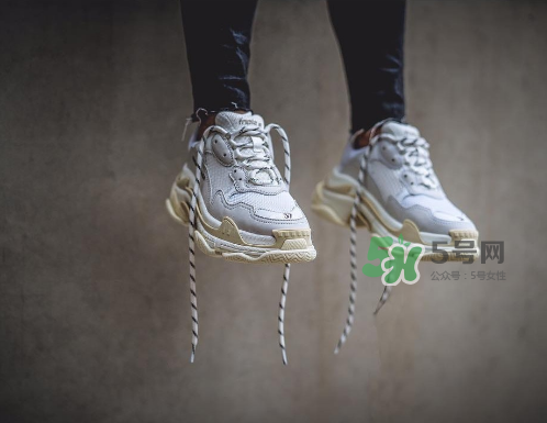 balenciaga triple s上腳效果怎么樣？巴黎世家復(fù)古訓(xùn)練鞋上腳
