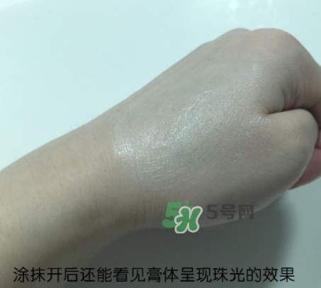 hr黑繃帶對痘痘有用嗎？赫蓮娜黑繃帶面霜使用心得