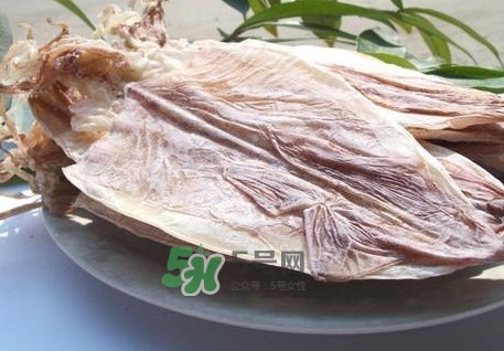 魷魚干可以煲湯嗎？魷魚干可以燉湯嗎