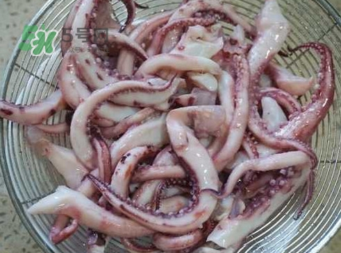 焯魷魚是冷水還是開水？魷魚為什么要焯水