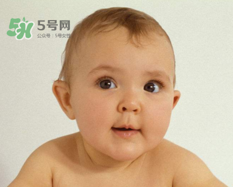 寶寶近視有什么癥狀？寶寶近視有什么表現(xiàn)？