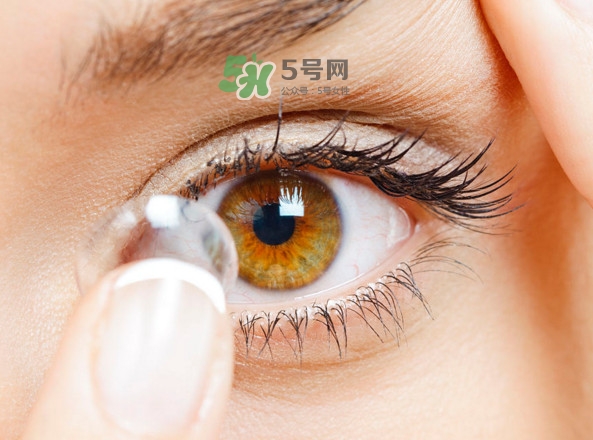 隱形眼鏡日拋是什么意思？隱形眼鏡干了泡開還能用嗎