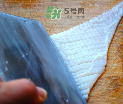 魷魚頭怎么切？魷魚怎么切花刀