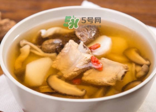 松茸煲排骨怎么做？松茸燉排骨有什么功效