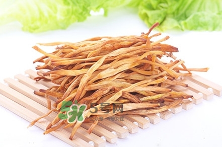 新鮮黃花菜怎么處理？干黃花菜怎么處理