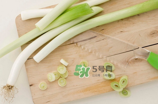 大蔥是蔥黃嗎？大蔥和蔥黃的區(qū)別