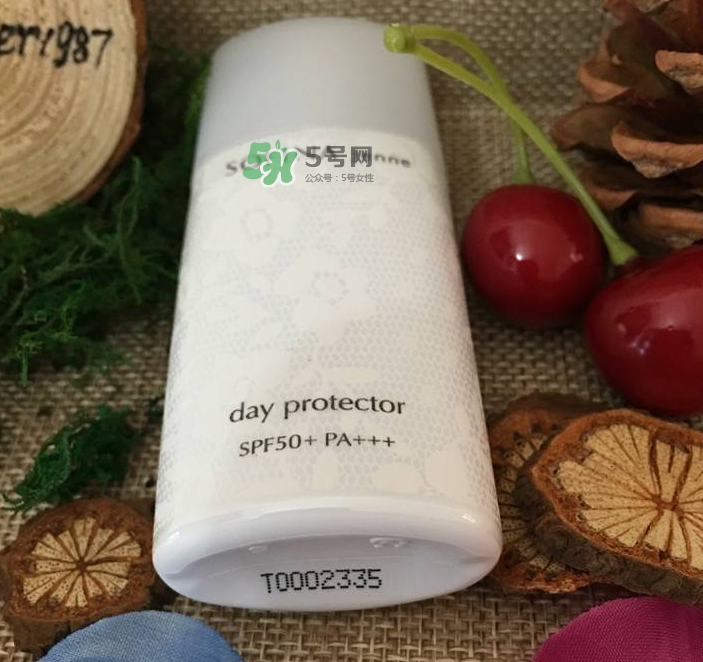 蘇菲娜白蕾絲防水嗎？蘇菲娜白蕾絲悶痘嗎？
