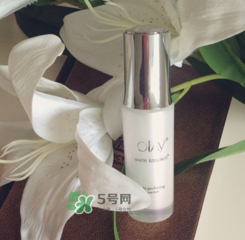olay玉蘭油小白瓶小綠瓶哪個好？olay小白瓶小綠瓶區(qū)別