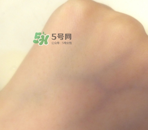 olay玉蘭油小白瓶小綠瓶哪個好？olay小白瓶小綠瓶區(qū)別