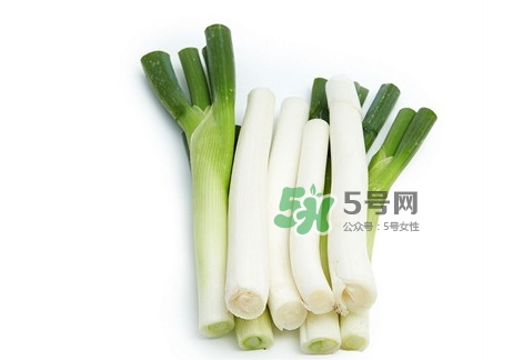 大蔥有青蟲怎么去除？大蔥有白斑是什么原因