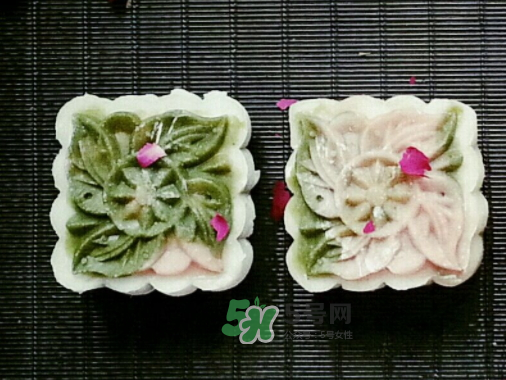 冰皮月餅皮太黏怎么辦？冰皮月餅粘手怎么回事？
