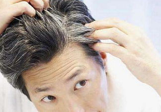 頭發(fā)白是什么原因引起的？頭發(fā)白吃什么能變黑？