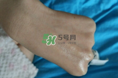 olay淡斑小白瓶和olay光感小白瓶哪個好？