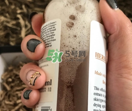 科顏氏金盞花水和黛珂紫蘇水哪個(gè)好？金盞花和紫蘇水對(duì)比