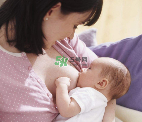 母乳喂養(yǎng)會乳糖不耐受嗎？母乳喂養(yǎng)會過度喂養(yǎng)嗎？