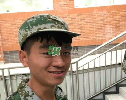 神似王寶強(qiáng)大一新生是誰(shuí)？神似王寶強(qiáng)大一新生叫什么名字？
