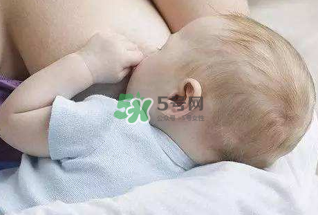 母乳喂養(yǎng)會積食嗎？純母乳喂養(yǎng)的寶寶會積食嗎？