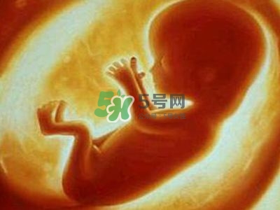 臍帶繞頸是什么原因造成的？臍帶繞頸是多休息還是多運(yùn)動(dòng)？