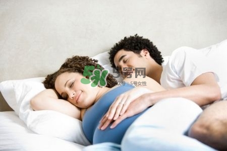 孕婦睡姿會影響寶寶嗎？孕婦睡姿對寶寶的影響
