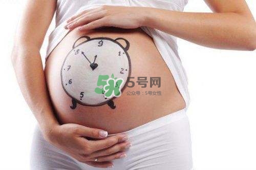 臍帶繞頸是什么原因造成的？臍帶繞頸是多休息還是多運(yùn)動(dòng)？