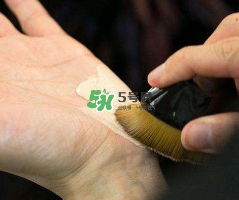 植村秀55號(hào)粉底刷好用嗎？植村秀55零刷痕粉底刷怎么用