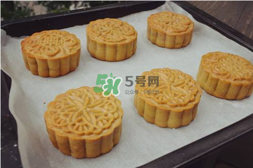 烤箱烤月餅多長時間溫度？烤月餅的溫度和時間 