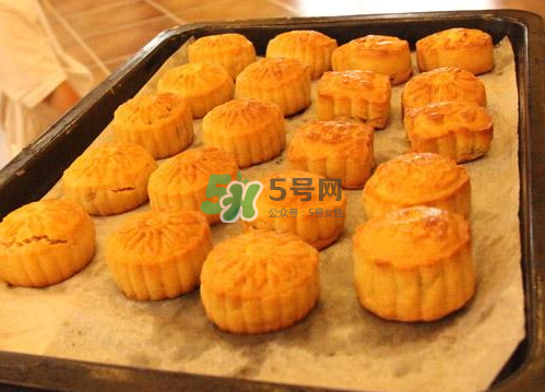烤月餅用錫紙還是油紙？烤月餅是不是一定要墊錫紙？