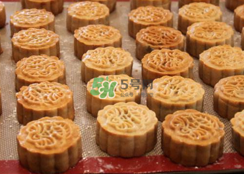 烤月餅用錫紙還是油紙？烤月餅是不是一定要墊錫紙？