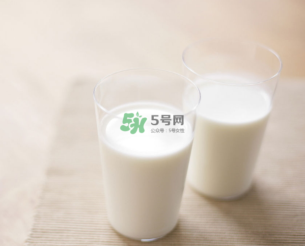 喝牛奶美白嗎？吃什么可以美白？