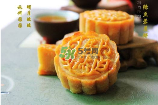 月餅烤裂了什么原因？月餅烤的時(shí)候?yàn)槭裁磿?huì)變形？