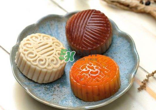 月餅烤裂了什么原因？月餅烤的時(shí)候?yàn)槭裁磿?huì)變形？
