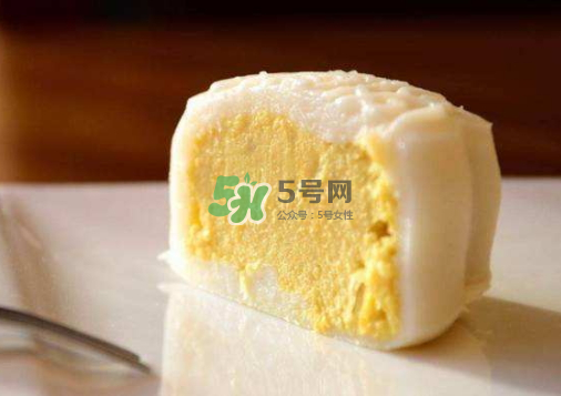 烤月餅刷蛋液還是蛋黃？月餅刷蛋液是全蛋液嗎？