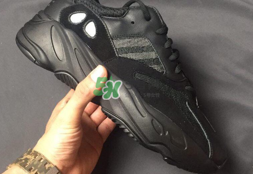 yeezy boost 700黑白純色款什么時候發(fā)售？