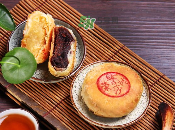 酥皮月餅烤多長時(shí)間？酥皮月餅水油面比例