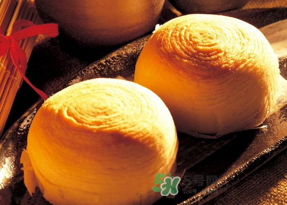 酥皮月餅烤多長時(shí)間？酥皮月餅水油面比例