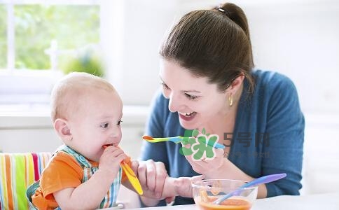 一歲后的寶寶如何喂養(yǎng)？寶寶喝牛奶好嗎？