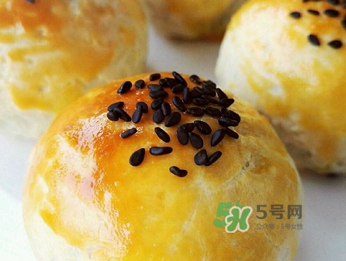 蛋黃酥為什么會(huì)開裂？蛋黃酥開裂原因