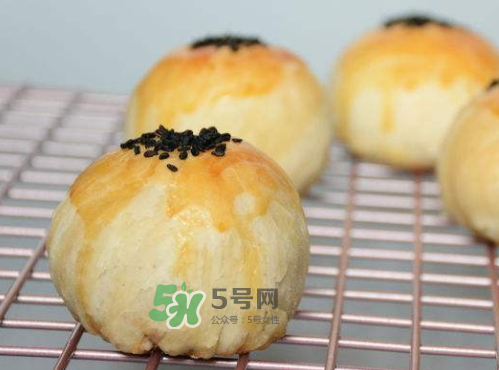 蛋黃酥烤多長(zhǎng)時(shí)間最好？蛋黃酥烤多久？
