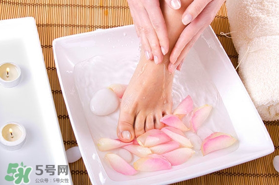 醋泡腳能治療灰指甲嗎？醋泡腳能治足跟痛嗎