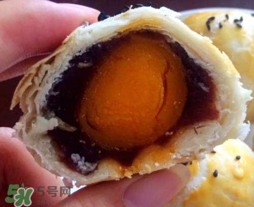 蛋黃酥可以用熟蛋黃嗎？蛋黃酥用什么蛋黃好？