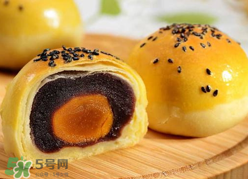 蛋黃酥可以用熟蛋黃嗎？蛋黃酥用什么蛋黃好？