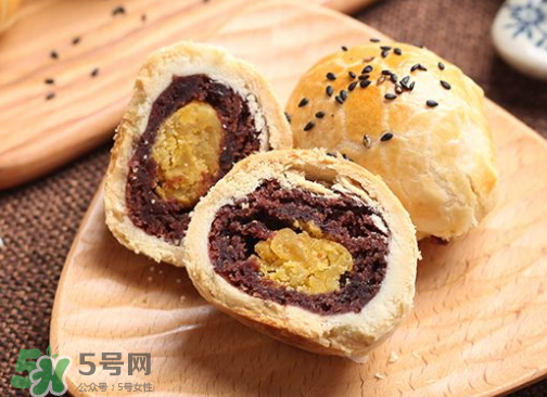 蛋黃酥可以用熟蛋黃嗎？蛋黃酥用什么蛋黃好？