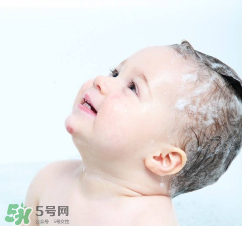 秋天嬰兒幾天洗一次澡？秋天嬰兒洗幾次澡？