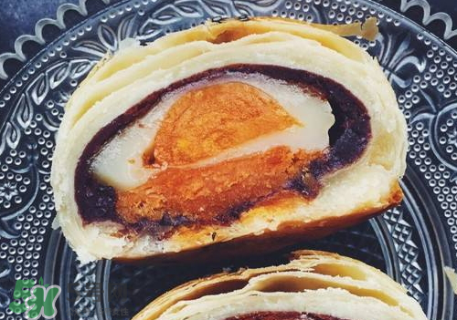 為什么蛋黃酥的皮很硬？蛋黃酥油皮太硬怎么辦？