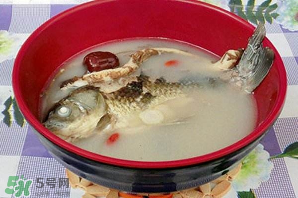 產(chǎn)婦鯽魚(yú)湯什么時(shí)候喝？產(chǎn)婦鯽魚(yú)湯放調(diào)料嗎？