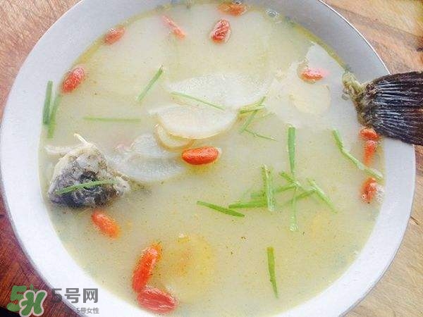 鯽魚湯怎么去腥味？鯽魚湯熬多長時間最好？