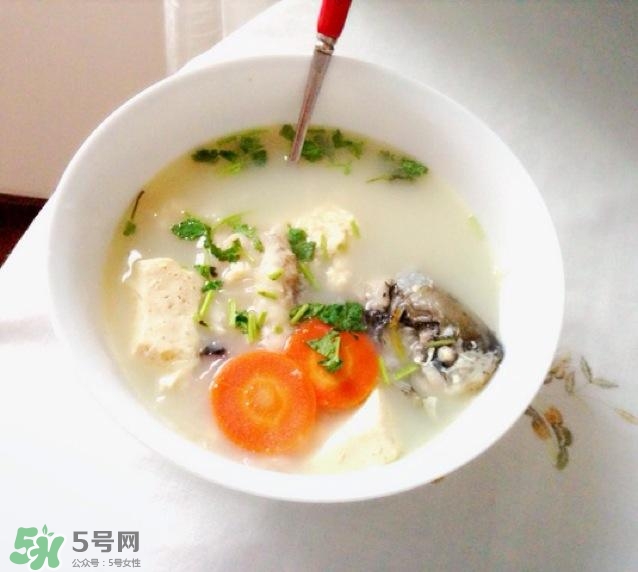 鯽魚湯怎么去腥味？鯽魚湯熬多長時間最好？